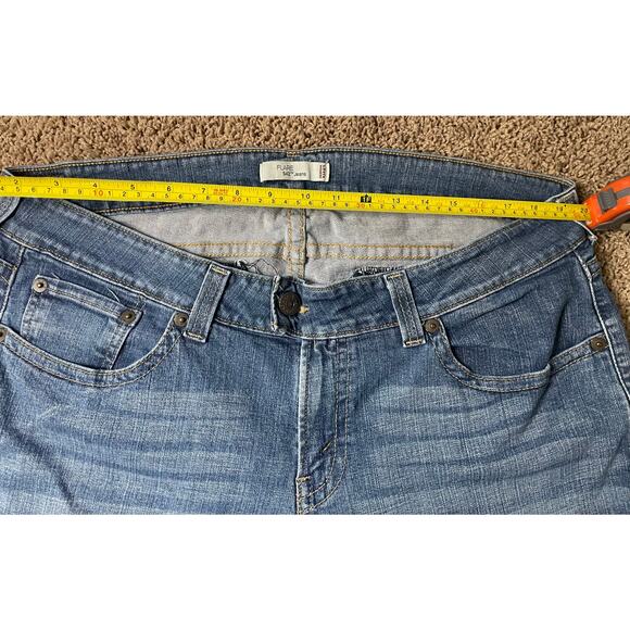 Levi’s Bootcut Jeans - 22W *** - Picture 3 of 5